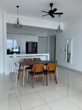 Jazz Service Suites 2 Bedroom 23-3 by Yen's Sojourn